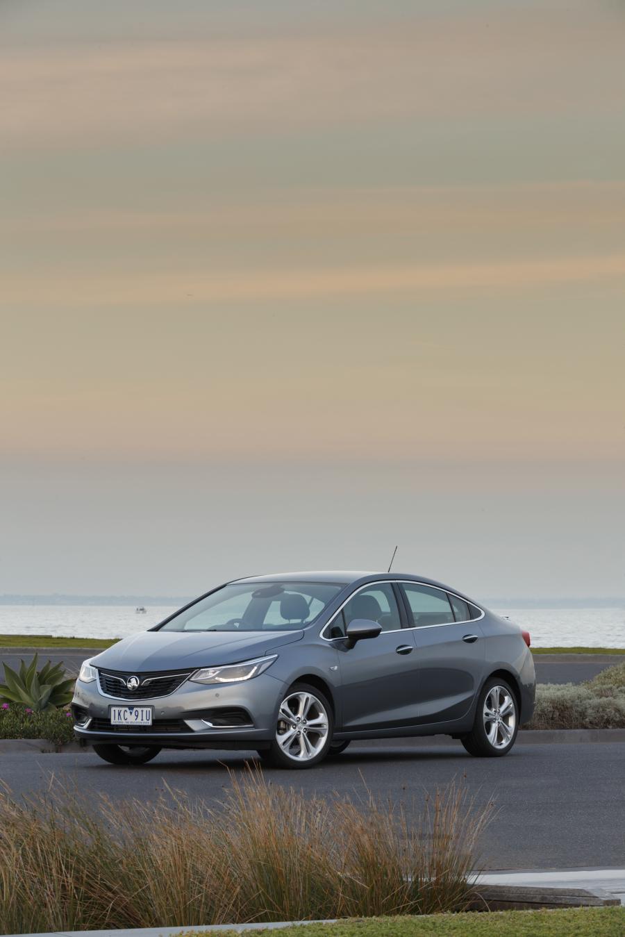  Holden Astra Sedan 2017 года  (фото 4 из 42)